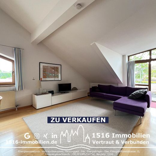 3-room attic apartment with sunny balcony – Wohnbereich