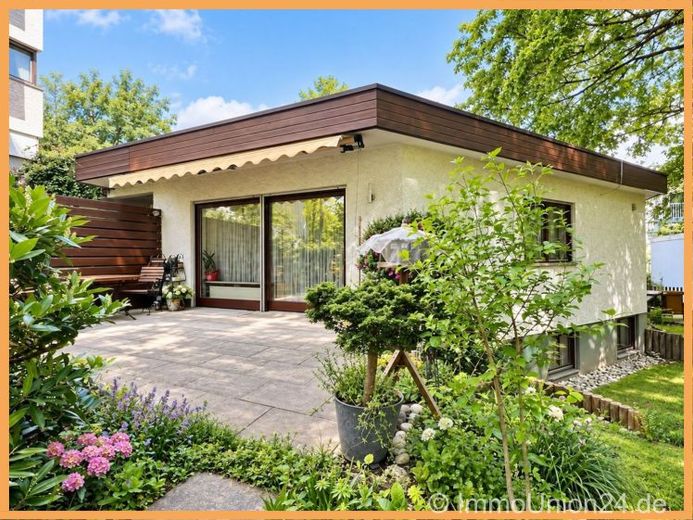 Unique opportunity - BUNGALOW directly on the CITY PARK – living in an absolutely prime location! – Photo 1