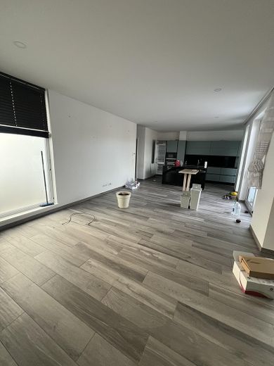 Wohnzimmer mit Küche