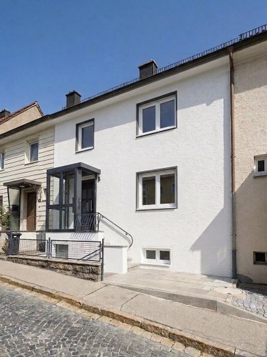 Od osoby prywatnej: Zmodernizowany szeregowiec środkowy w bardzo dobrej lokalizacji Kaufbeuren – z pompą ciepła! – Hausansicht