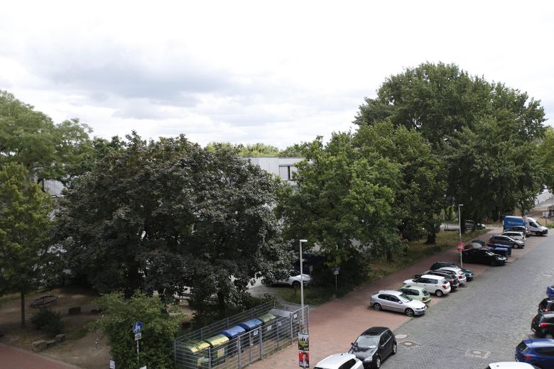 Schöne 2,5 Zimmer Wohnung (Nähe Hochschule Hannover) + Garage optional – Blick aus dem Fenster