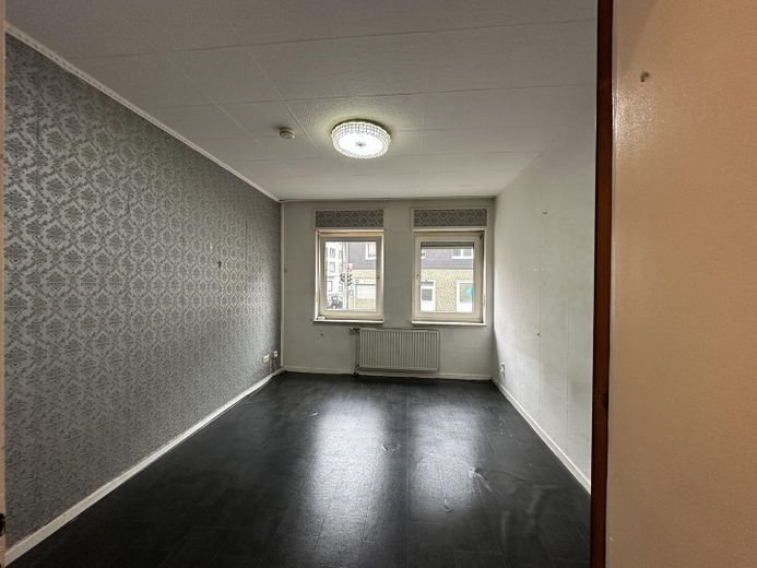 Tasarım potansiyeli ve 3 aya kadar kira bedeli indirimi sunan 2 odalı daire – Schlafzimmer