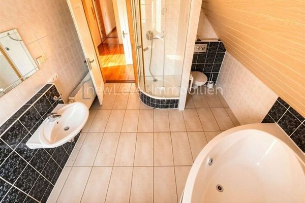 Powierzchnia działki budynku wielorodzinnego 850 m²