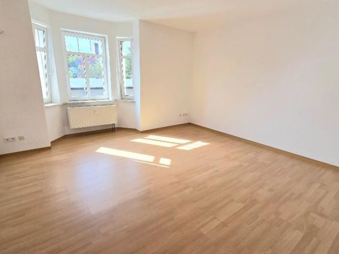 Splendido appartamento di 3 locali con balcone e posto auto a Jößnitz – Foto 1
