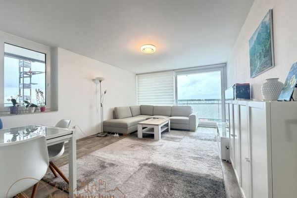 Ohne Käuferprovision: 12. Stock - freie 2-Zimmer-Wohnung mit Nordost-Ausrichtung