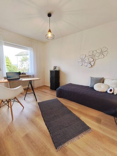 Wymarzone 3-pokojowe mieszkanie z tarasem i ogrodem – Schlafzimmer 2 / Büro