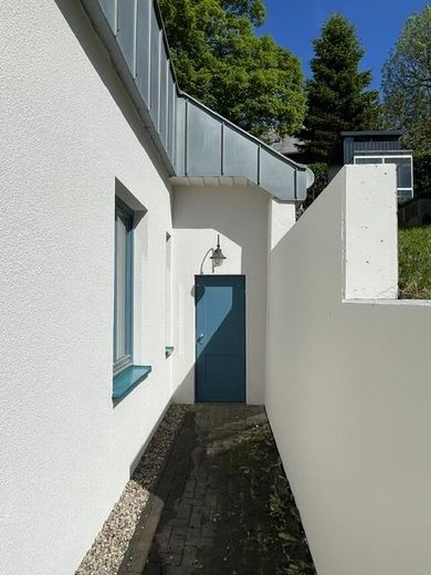 Ein Haus, zum Wohnen und Arbeiten nahe Chemnitz zu verkaufen. – Eingang Hausanschlussraum