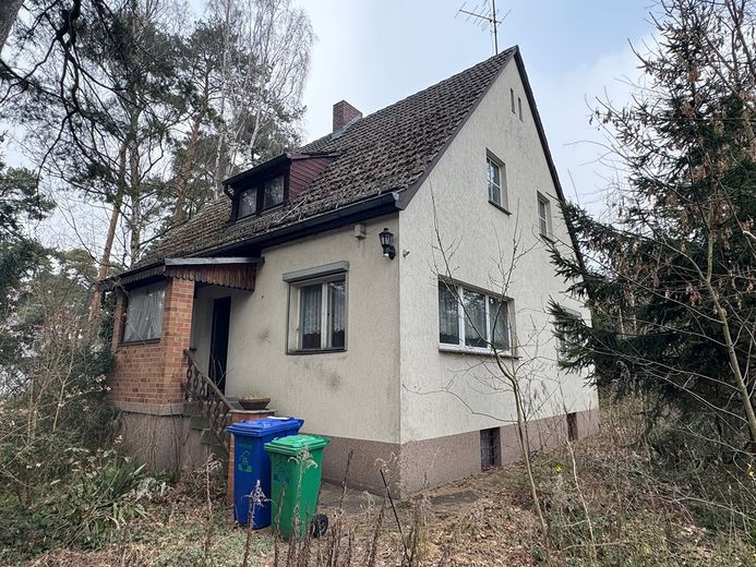 Gr. Einfamilienhaus in Wassernähe, Keller, Grün, 2 getrennte Wohnungen möglich. – Foto 3