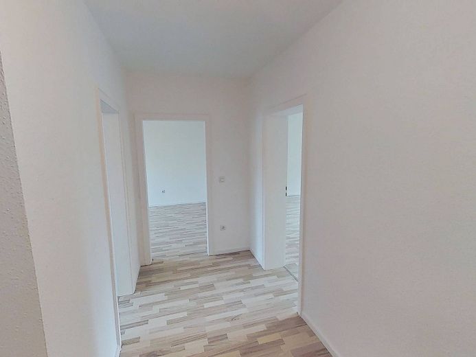 Große 2-Zimmer-Erdgeschosswohnung mit schönem BALKON – Ansicht I: Flur