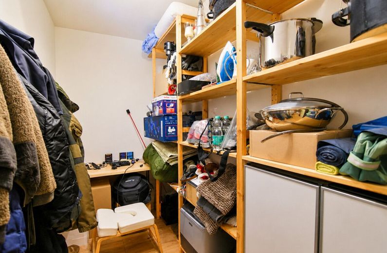 Süße Maisonette, eigener Eingang, mit Gärtchen und 2 Stellplätzen – Ankleide/Abstellen