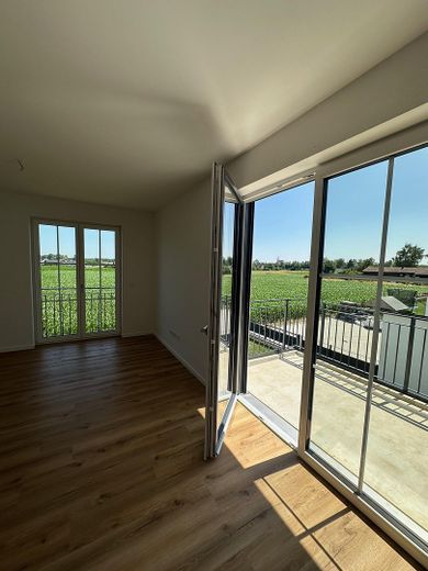 Wohnzimmer und Balkon