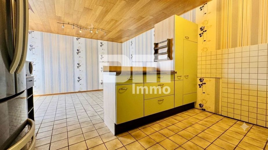 Charmantes Einfamilienhaus/Resthof mit viel Platz, modernisierter Technik und idyllischem Garten – Wohnhaus EG Wohnküche mit Einbauküche