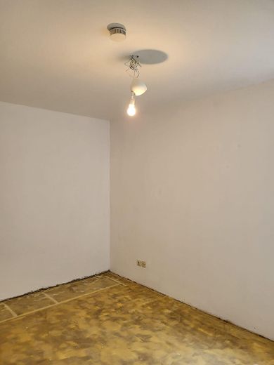 Bezpłatne dla kupującego mieszkanie 2-pokojowe z tarasem, ogrodem i garażem – Schlafzimmer