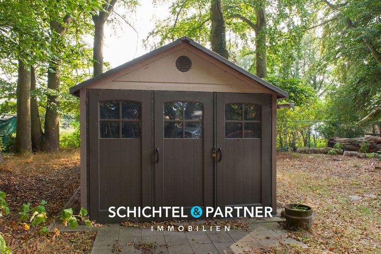 Farge | Solider Bungalow auf Waldgrundstück mit Doppelgarage – S&amp;P | Geräteschuppen