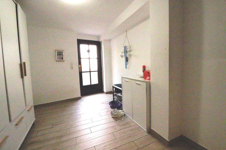 WRS Immobilien - Freudenberg - direkt im Zentrum + am Main - saniertes EFH mit Einzelgarage – Eingangsbereich