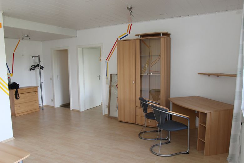 2-Zimmer-Wohnung in Grünwettersbach – Wohnzimmer