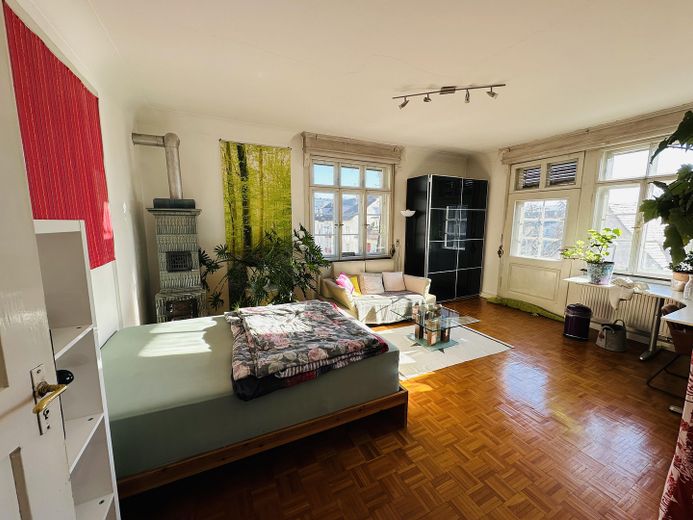 OG-Zimmer mit Jugendstilofen