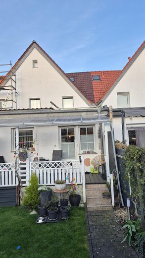 Charmantes Einfamilienhaus in ruhiger zentraler Lage – Haus mit Terrasse hinten