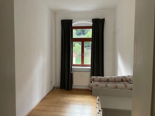 Tharandt près de Dresde - ancien bureau de poste impérial à rénover entièrement - appartement de 6 pièces à l'étage, 2 salles de bains, 2e étage – Zimmer Hofseite