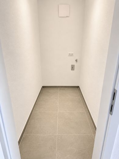 Ideal für Paare 50+ - 2-Zi Wohnung m. Garten - KFW 40 NH – Abstellraum