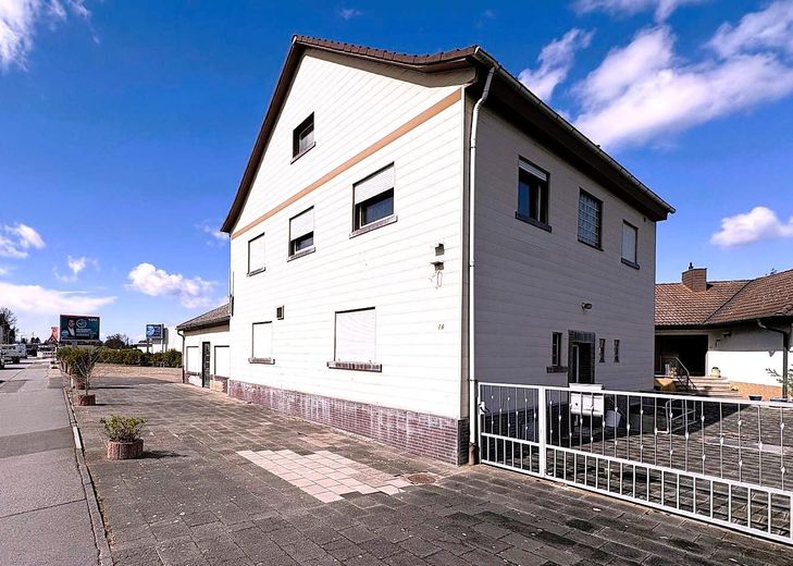 Zwei Häuser, viele Möglichkeiten: Bungalow & vielseitig nutzbares Zweithaus auf großem Grundstück – 2 Parteienhaus 