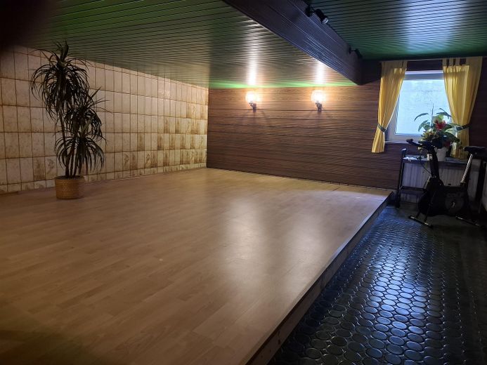 Straordinaria casa bifamiliare a schiera Nürnberg Eibach senza provvigione – Schwimmbad abgedeckt Keller