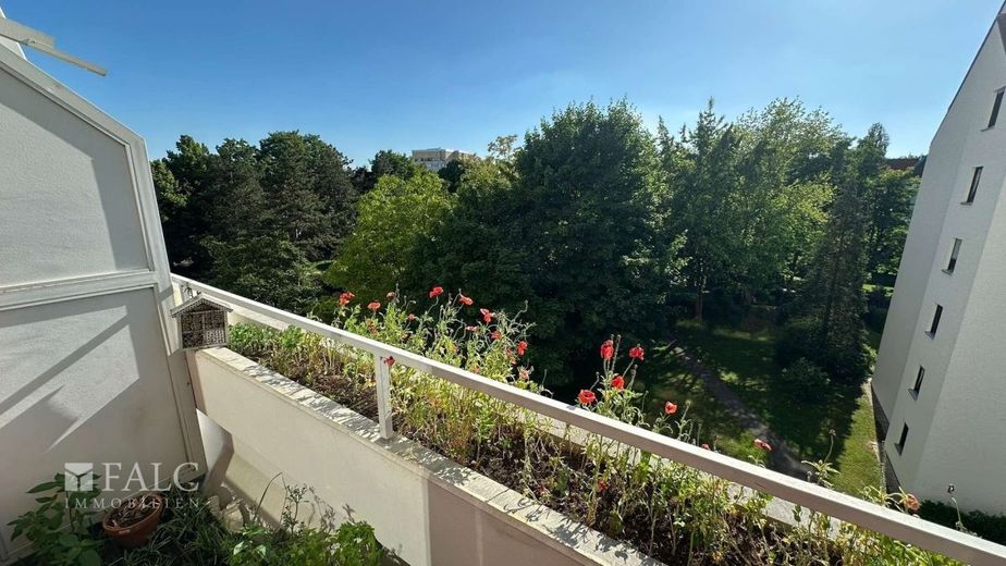 Helle 2-Zimmer-Wohnung mit großzügigem Wintergarten in Augsburg-Lechhausen – Balkon