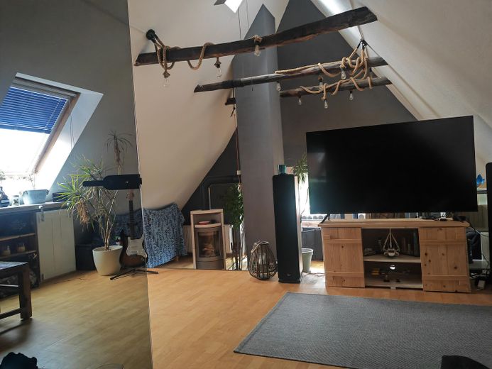 Traumhafte Dachgeschosswohnung – Wohnzimmer 1