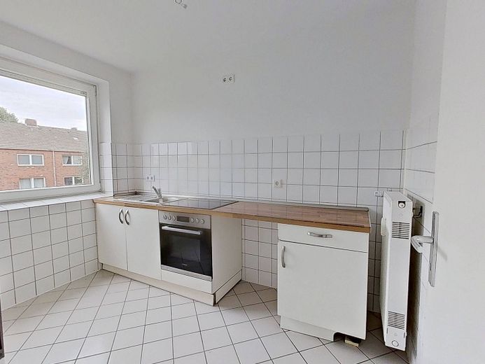 Kuschelzeit im neuen Heim – der erste Monat geht auf unser Konto: Gut geschnittene 4-Zimmer-Wohnung mit BALKON und EBK – Küche
