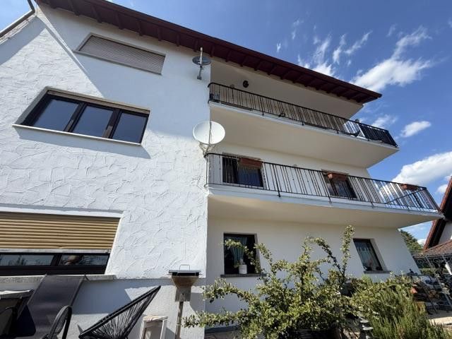 Appartamento EIG appena ristrutturato di 4 locali a Züntersbach– Ampio balcone, bagno accessibile e collegamenti ottimi – Haus Ansicht 1
