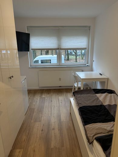 1073 Modernes WG-Zimmer in Top-Ausstattung – Zimmer Ansicht 2