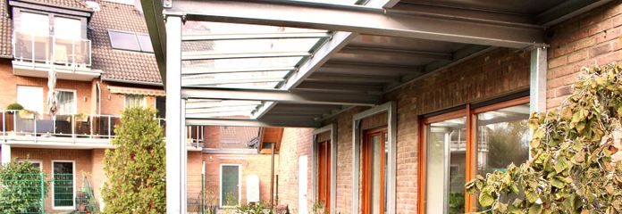 Große, überdachte Terrasse