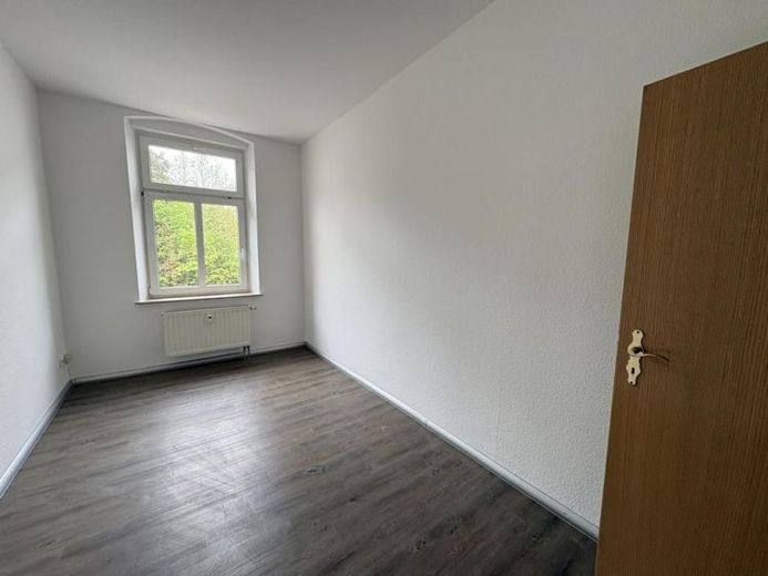 3-Raum-Wohnung im 1.OG mit Balkon, Abstellraum und Keller – Foto 1