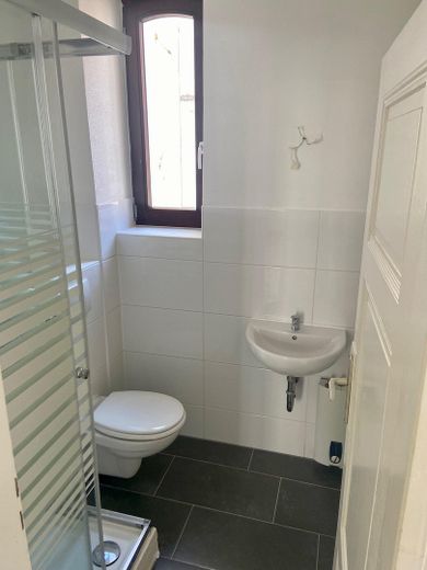 2-Zimmer-Wohnung Nähe Zollhafen / Rhein – Bad