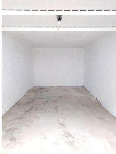 Garage for sale in a central location in Bramfeld – Innenansicht