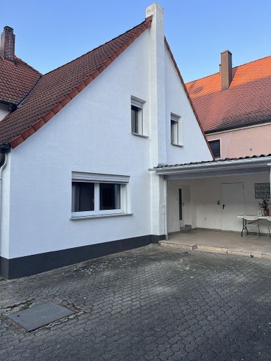 Dom jedno- lub dwurodzinny z pompą ciepła – bez prowizji – – Rückseite des Hauses