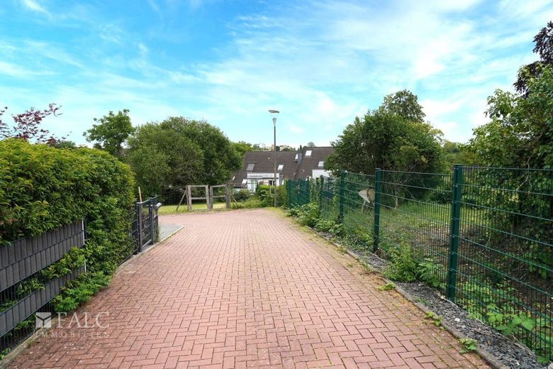 Wow! Einzigartige Lage für Traumhaus - 246m² Wohnluxus mitten im Zentrum Mettmanns! – Zuwegung zum Grundstück über Privatstr.