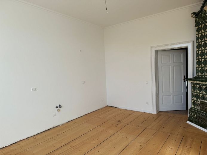 Küche mit Flügeltür zu WZ