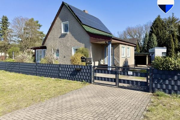Modernisiertes Einfamilienhaus mit Photovoltaikanlage und Treppenlift in Oranienburg-Sachsenhausen