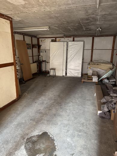 Helle 2-Zimmer-Wohnung, 75 m², kernsaniert, mit Terrasse und Garage – Garage