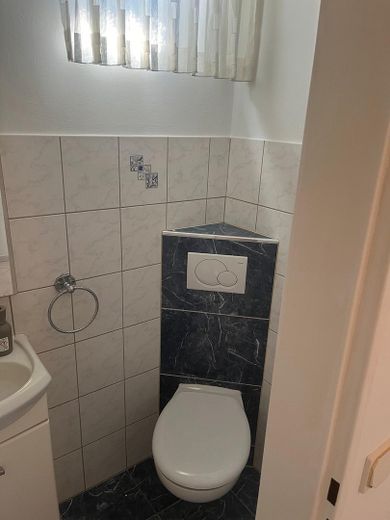 Separates Gäste-WC