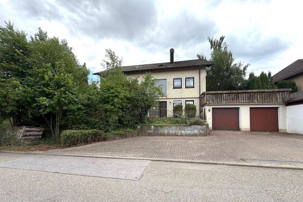 Tolles Zweifamilienhaus * in Loßburg-Betzweiler