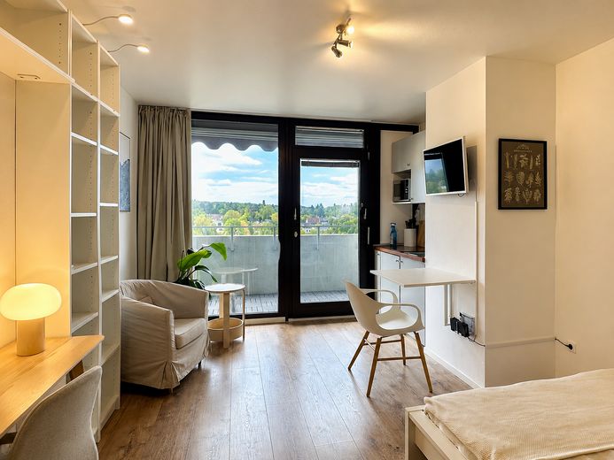 VANAF AUG 2027: Stijlvol gemeubileerd appartement | Tijdelijk wonen | Gemeubileerd wonen in Sachsenhausen – Lichtdurchflutet & stillvoll