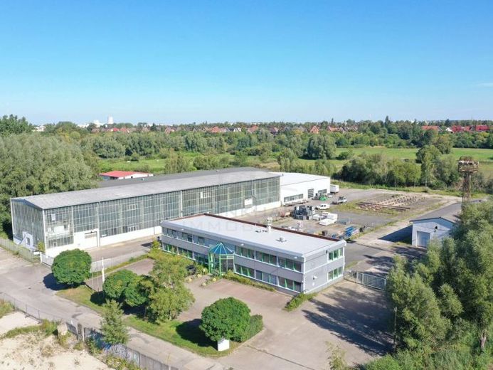 HRO Petridamm–hall, storage/production/office areas, conveniently located, near the overseas port – Photo 1