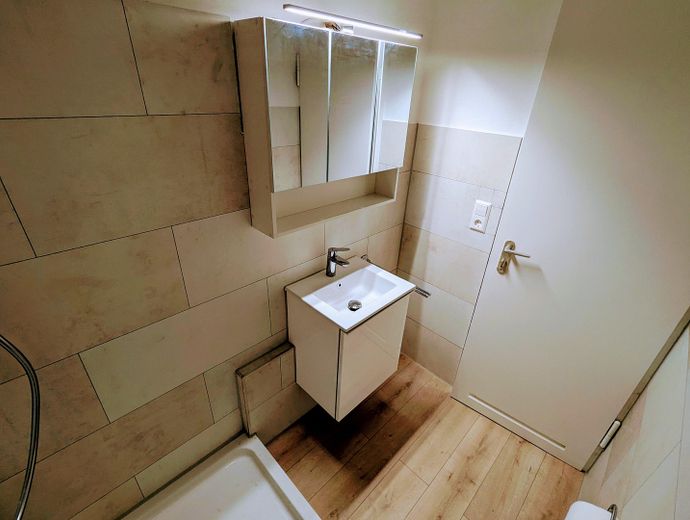 Appartement moderne meublé de 1 pièce à Stuttgart Mitte – Bad