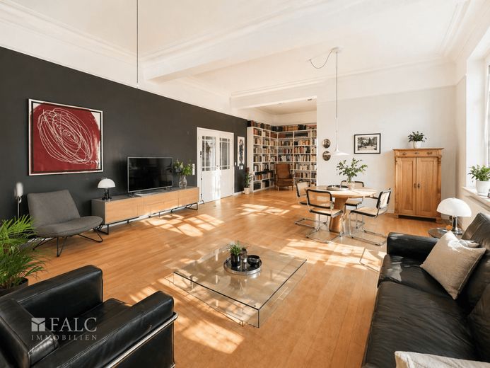 Zeitlose Klassik trifft modernes Wohnen - exklusives Anwesen am Yachthafen – Aussicht in das Wohnzimmer