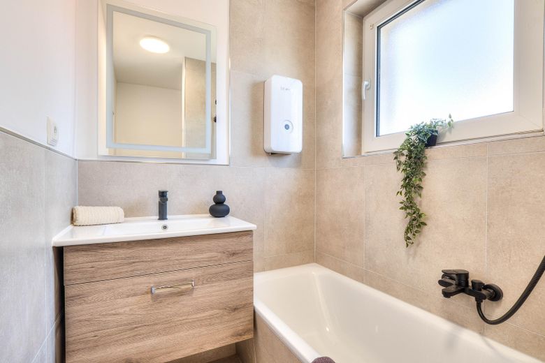Renovierte 3-Zimmer Wohnung mit Balkon in ruhiger Lage – Sofort einziehen und wohlfühlen – Badezimmer