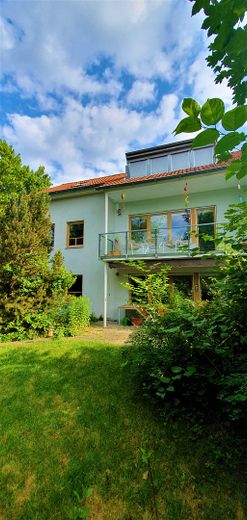 Viel Platz für die Familie am Marienbergpark – 160 m², 6 Zimmer, 2 Bäder, Südbalkon & Garage – Haus umgeben von Grün