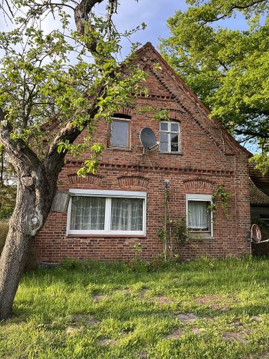 Casa unifamiliare / ex azienda agricola con grande terreno in posizione tranquilla – Foto 4
