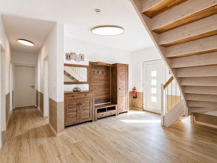 Modernes 217-m²-Familienhaus mit 8 Zimmern, PV-Speicher, Wallbox, Solar & großem Garten – Foto 11